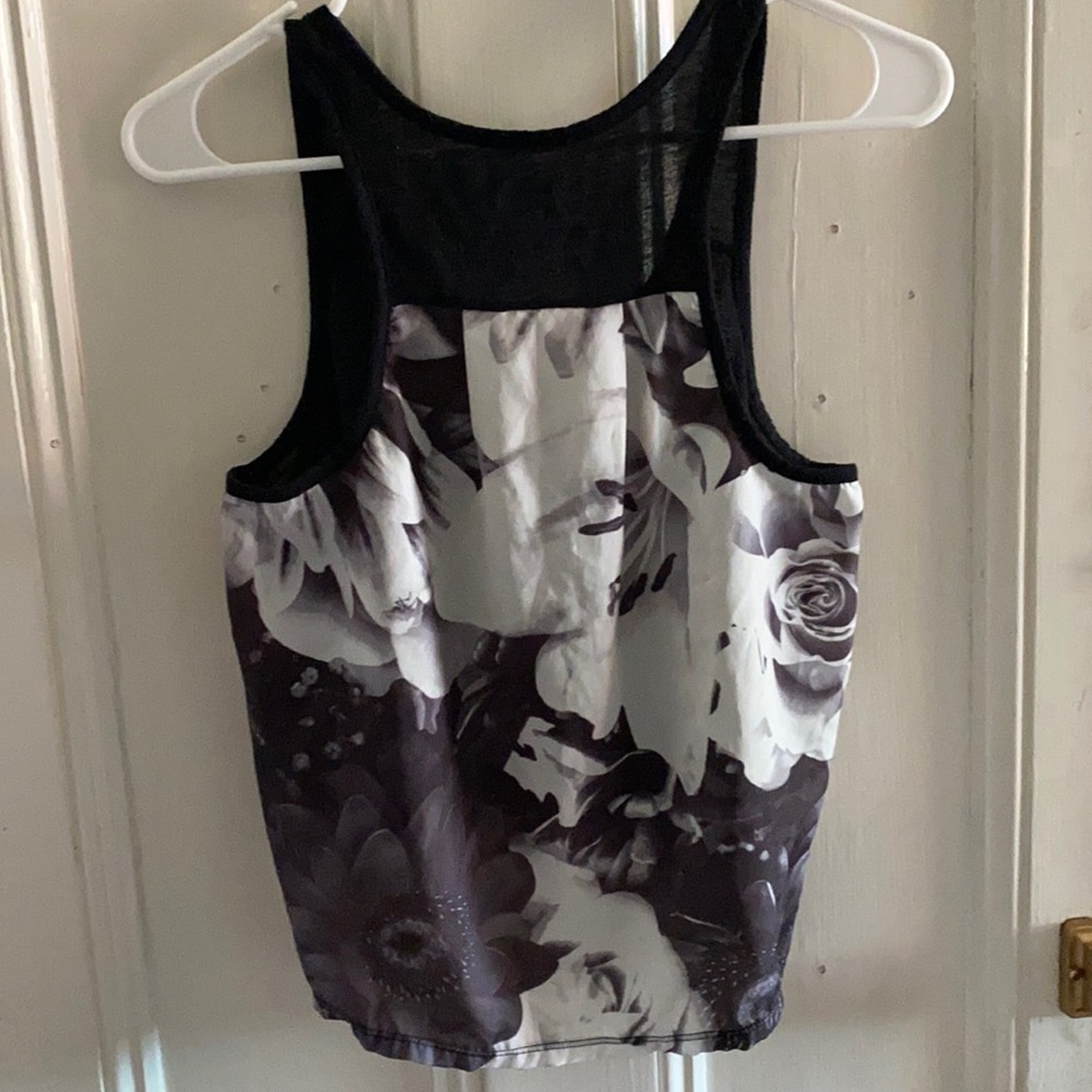 *Cropped High-Low Black and White Floral Tank